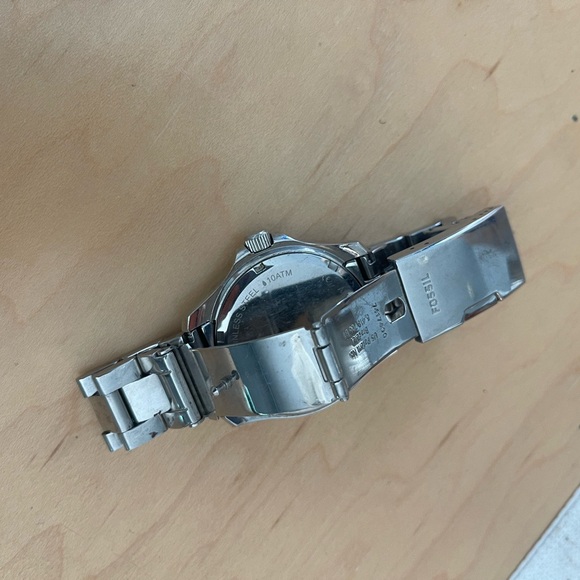 Women’s large face fossil watch💕 - Picture 3 of 3